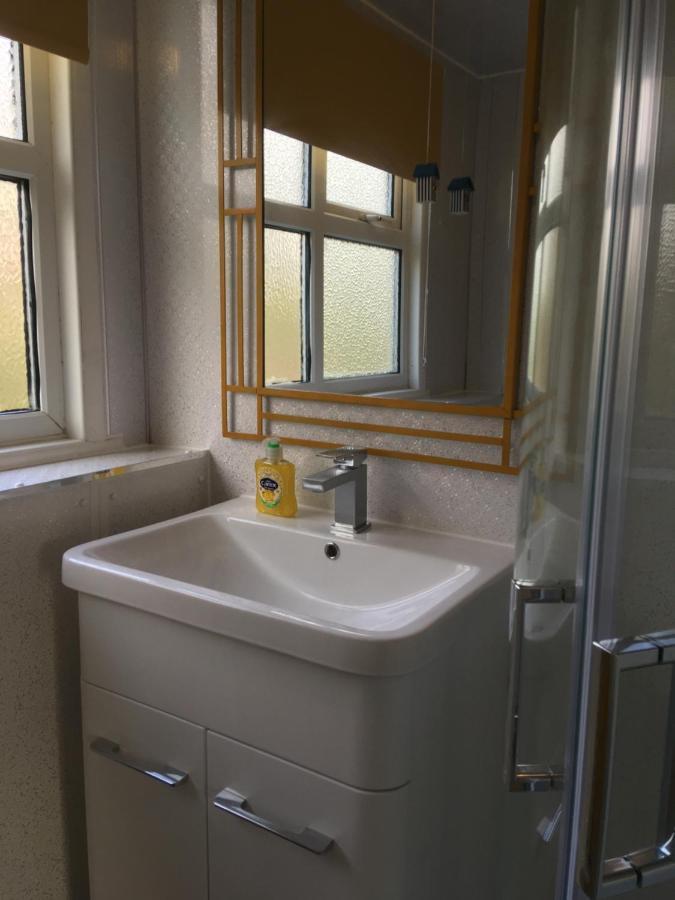 8 Sandy Bottom Sandown Bay Holiday Park, Reduced Ferry, Please Contact Us Exterior foto